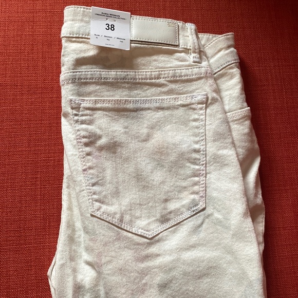 Zara cream jeans with faint floral pattern NWT - Picture 3 of 8